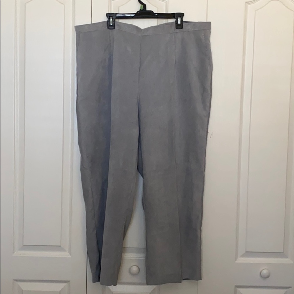 New Women’s Alfred Dunner corduroy pants 24W